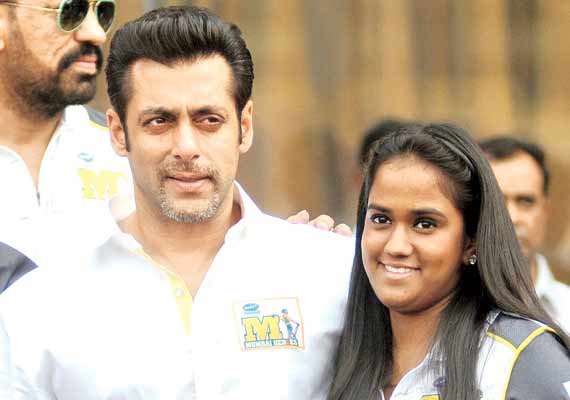 Salman and Arpita -Raksha Bandhan Special - Bollywood's real life brothers and sisters
