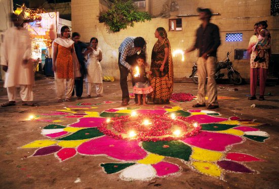 diwali-celebration-in-pakistan-2015