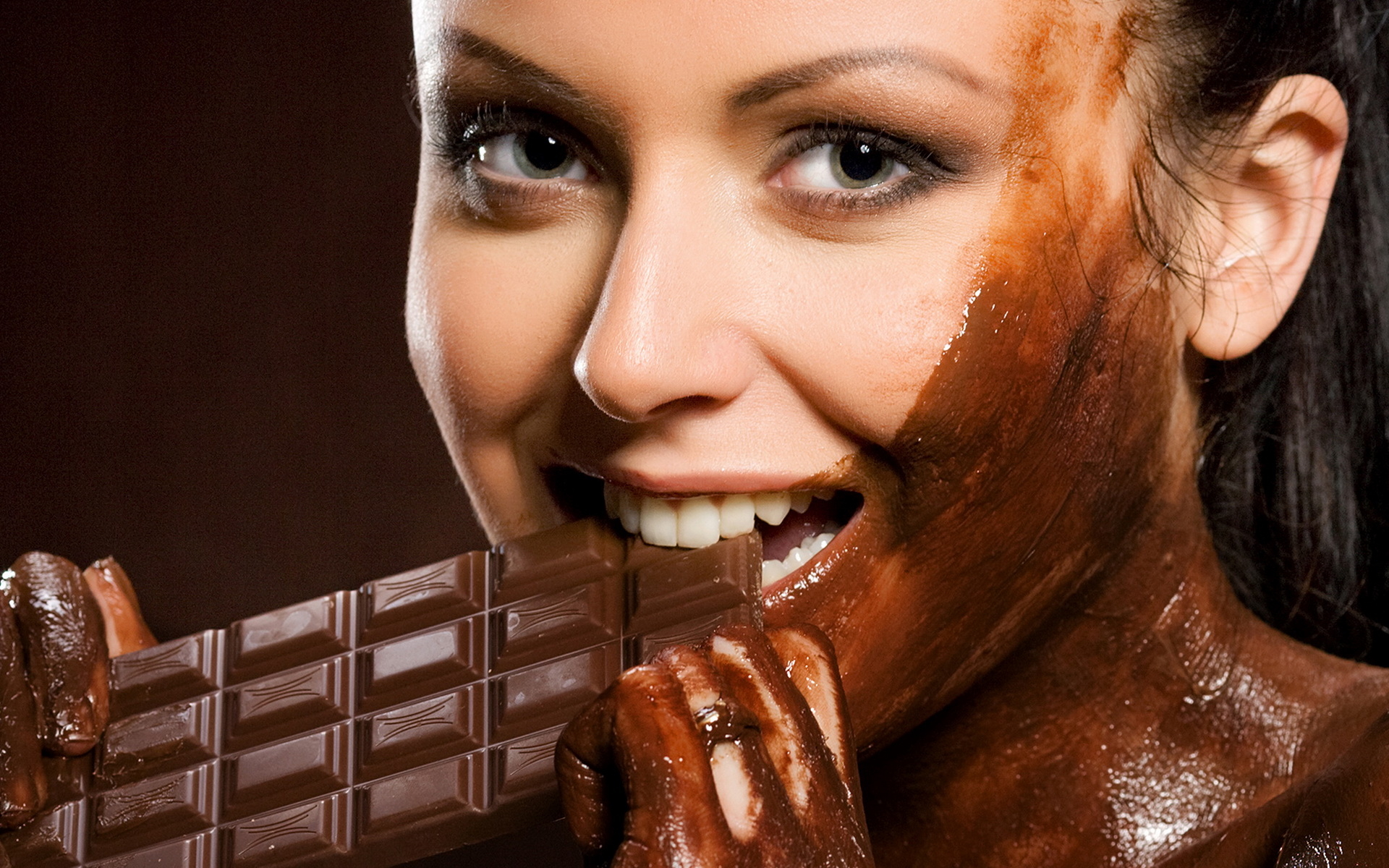 Girl_in_chocolate