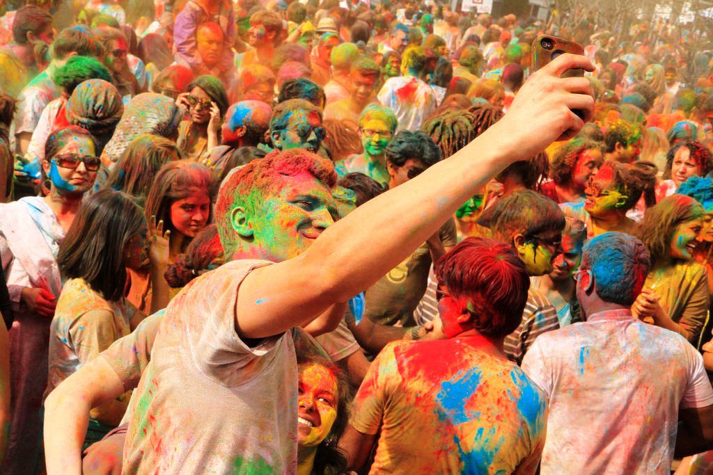 holi celebrated in Maharashtra