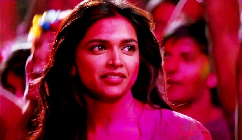 deepika-padukone-in-balam-pichkari-song