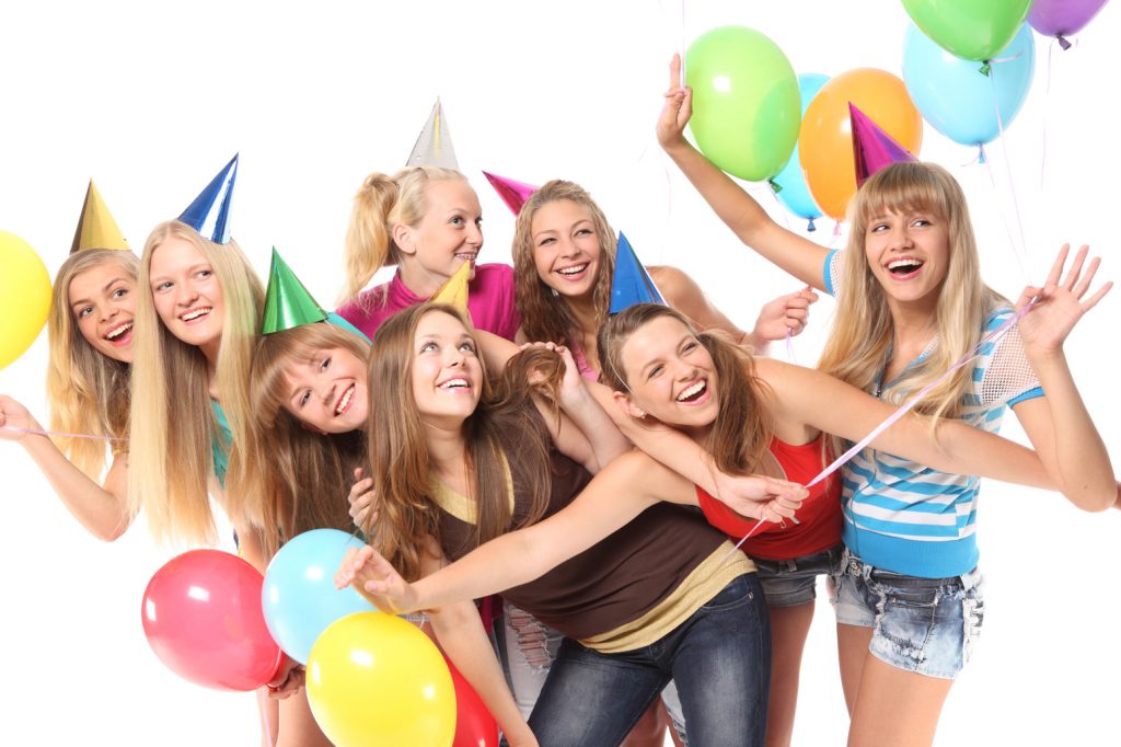 Birthday Gifts for Teens-girls-celebreting-birthday-with-baloon-and-birthday-cap