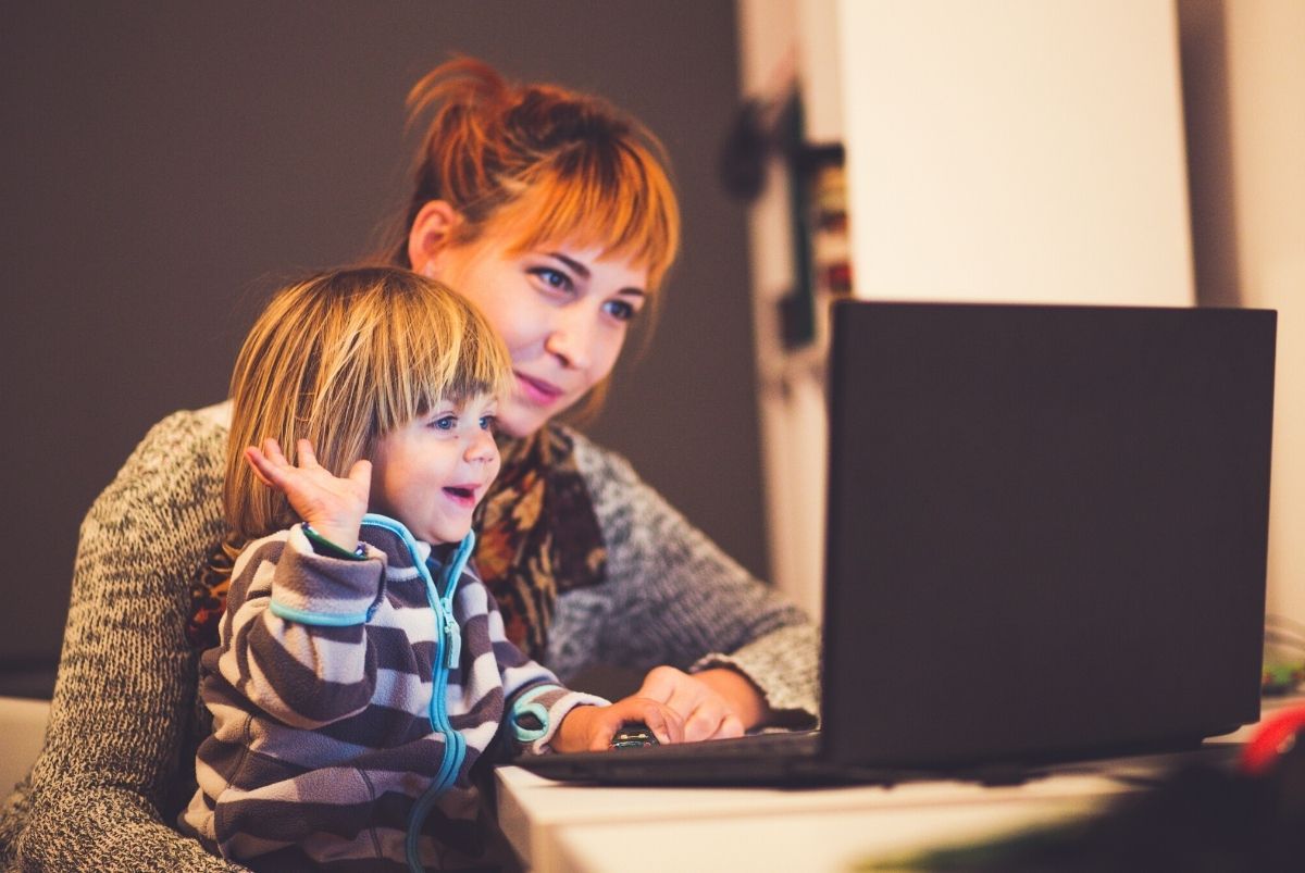 Grandparents Far From Home Use a Twitter Downloader